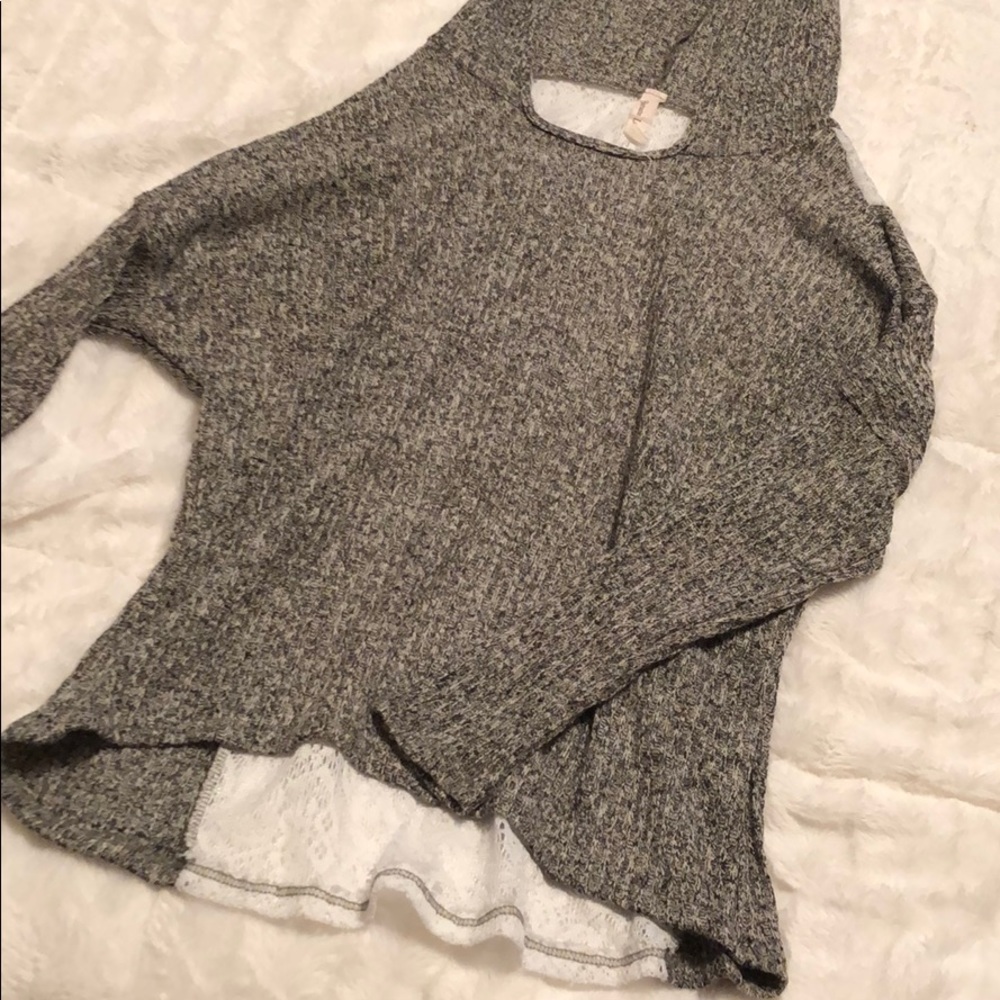 Lace-back pullover - Picture 2 of 5